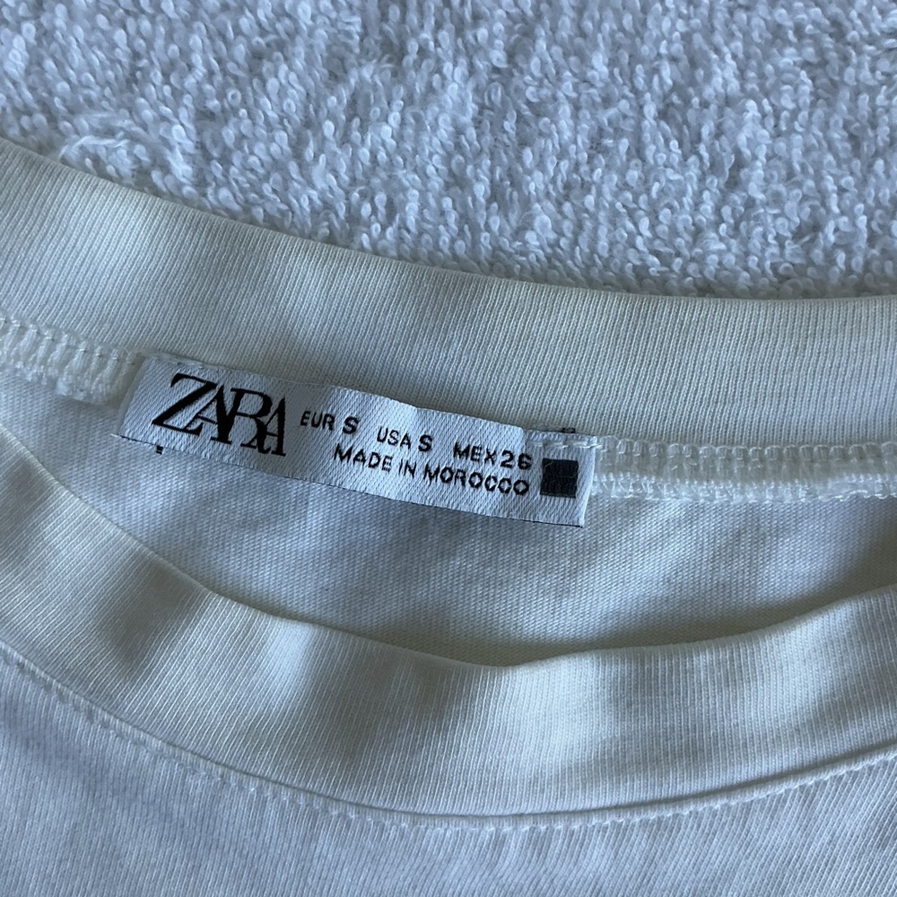 Zara White Tee with Artistic Graphic - Picture 7 of 9